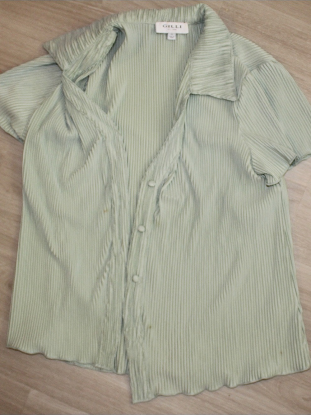 Gilli Light Sage Green Short Sleeve Button-Front Blouse